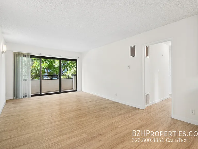 7540 Hampton Ave #202A — Photo 2