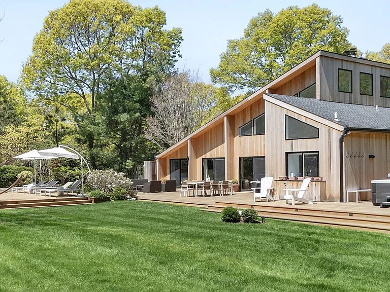 570 Sag Harbor Tpke — Photo 36