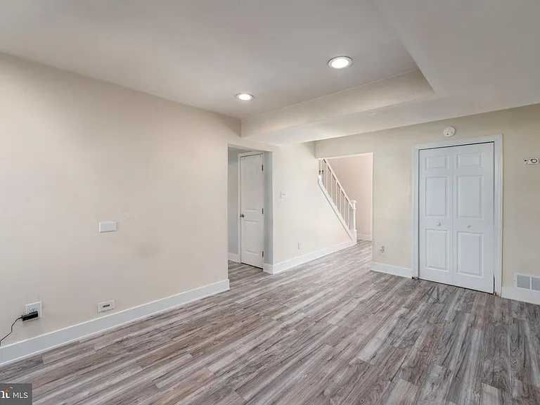 1908 Champlain Dr — Photo 14