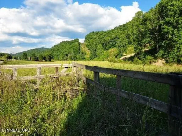 24AC E Main St, Sneedville, TN 37869