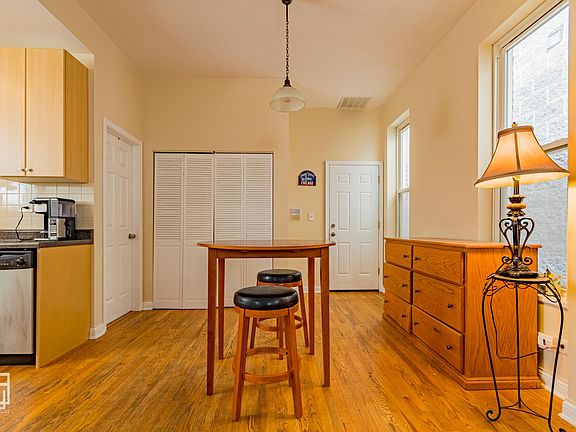 4th image of 1927 W Chicago Ave APT 3R