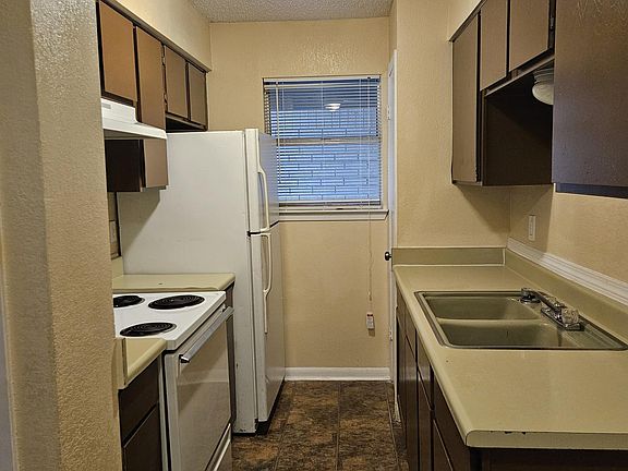 2nd image of 601 Harbour Ave #204