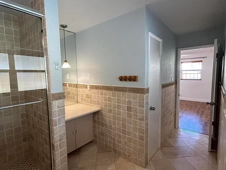 455 NE 29th St — Photo 33