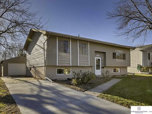 3rd image of 7703 Park View Blvd