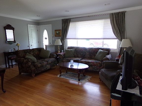 LIVING ROOM, HHWD FLOORS