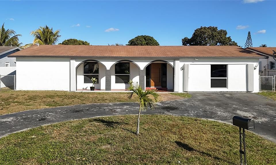 1st image of 2913 Dolphin Dr