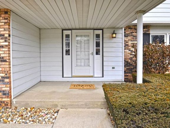3rd image of 16339 Baywood Ln