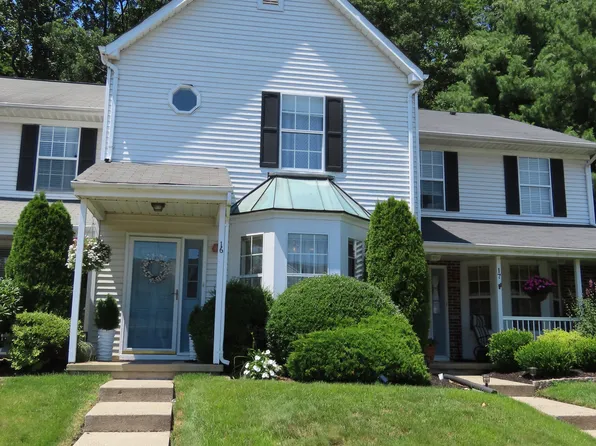 16 Fair Oaks Ct, Newtown, PA 18940
