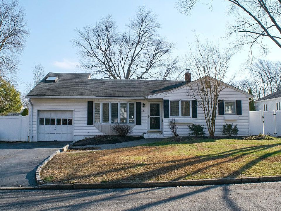 1st image of 6 Lakeside Pl