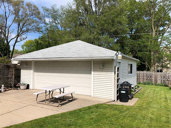Wired oversized garage