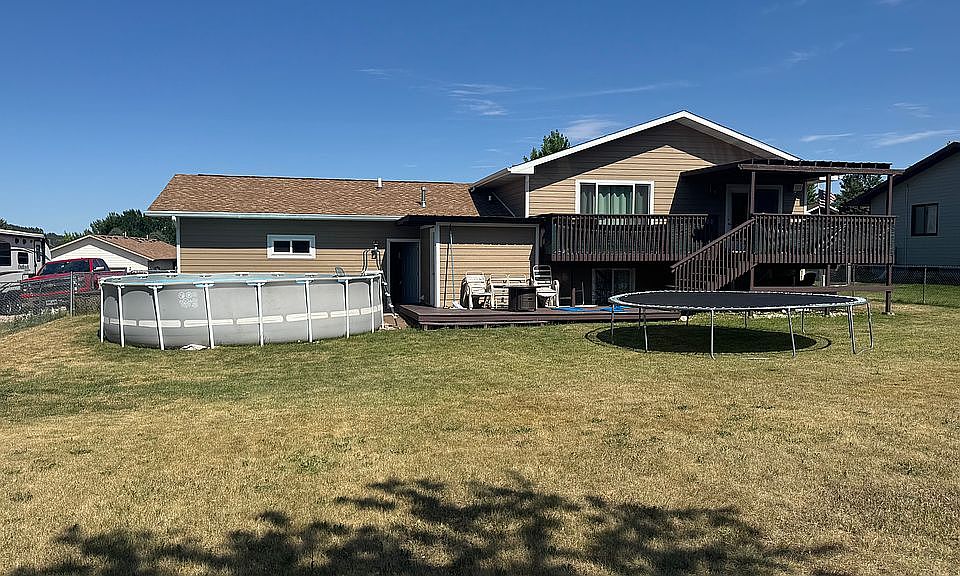 2nd image of 2911 Greenwood Trl