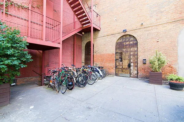 Rented by Nooklyn NYC LLC | media 50