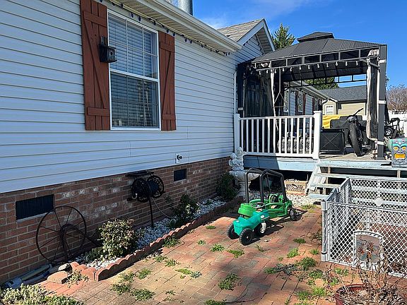 4th image of 1090 Chestnut Grove Rd