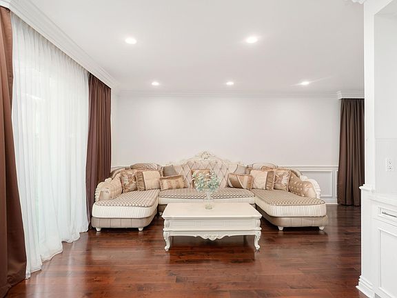 5th image of 110 Meadowland Dr