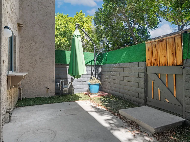 2298 N Indian Canyon Dr #E — Photo 28