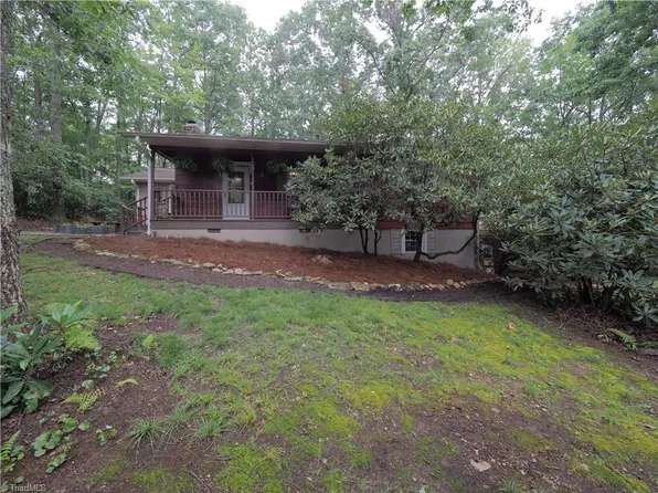 101 Chelsea Ln, Glade Valley, NC 28627