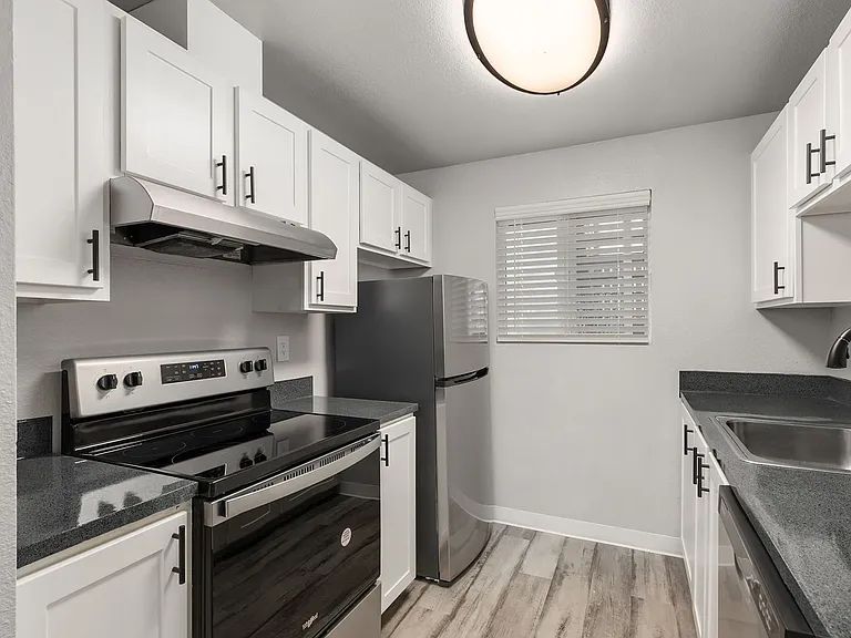 2550 N Vassault St — Photo 15
