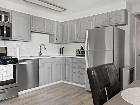 3rd image of 1115 Mary Ann St #1117-2