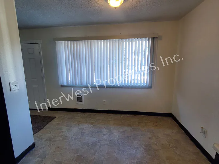 11714 E Burnside St — Photo 15