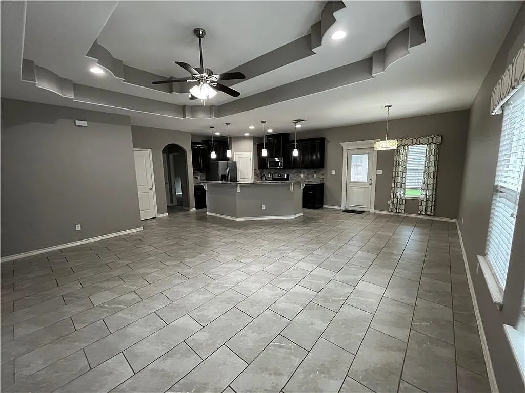 3 bed, 2.0 bath, 1595 sqft, $2,350 — Photo 4