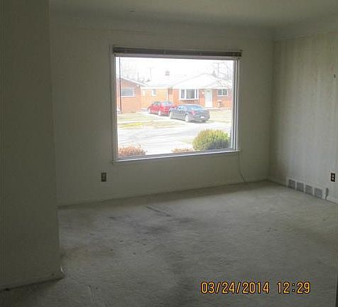 2nd image of 6032 N Waverly St