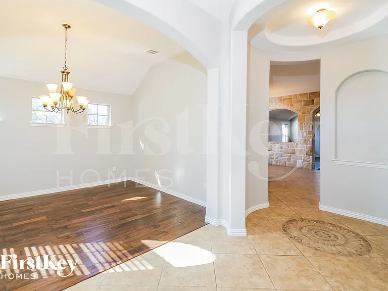 206 Lavaca Dr — Photo 9