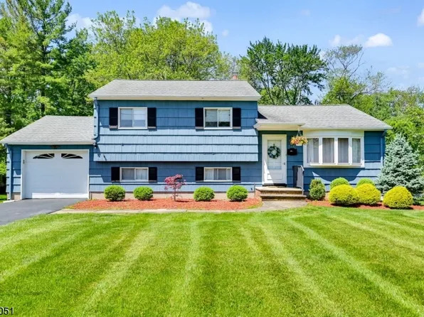 129 Longview Dr, Waldwick Boro, NJ 07463