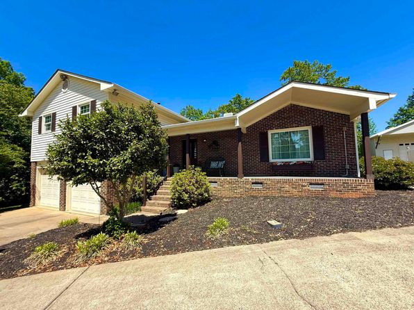 243 Garden Lakes Dr, Blacksburg, SC 29702