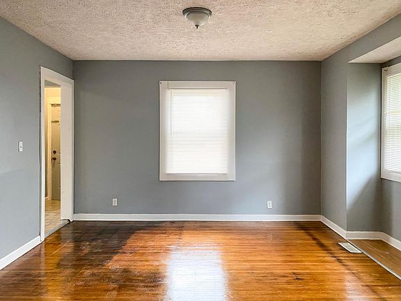 2nd image of 533 N Oakland Ave