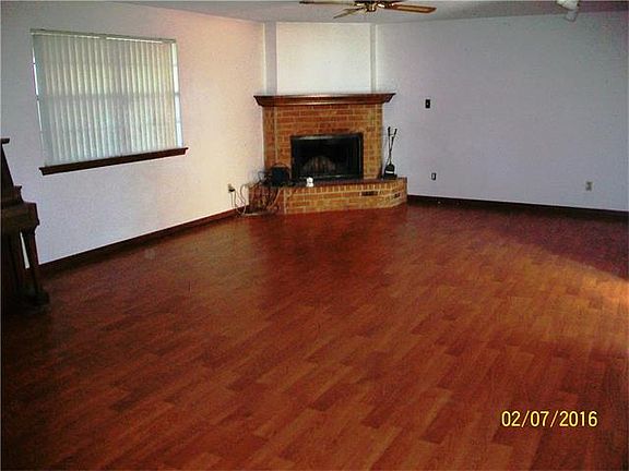 3rd image of 1304 Cambridge Dr