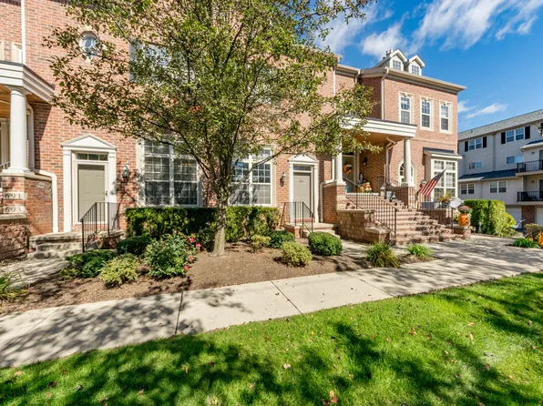 695 River Park Village Blvd, Northville, MI 48167