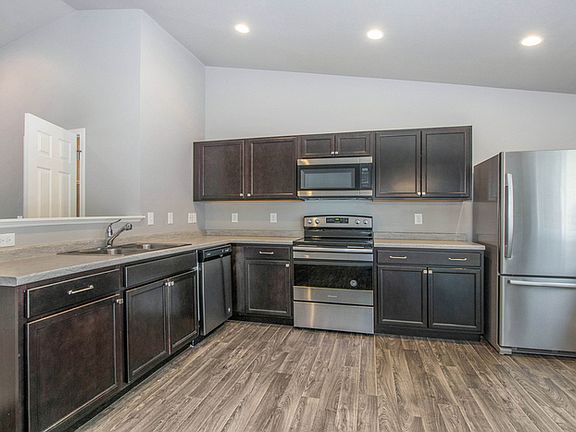 2nd image of 1122 Trillium Blvd