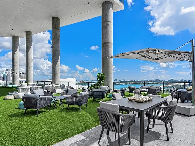 398 NE 5th St #Penthouse 4701 — Photo 49
