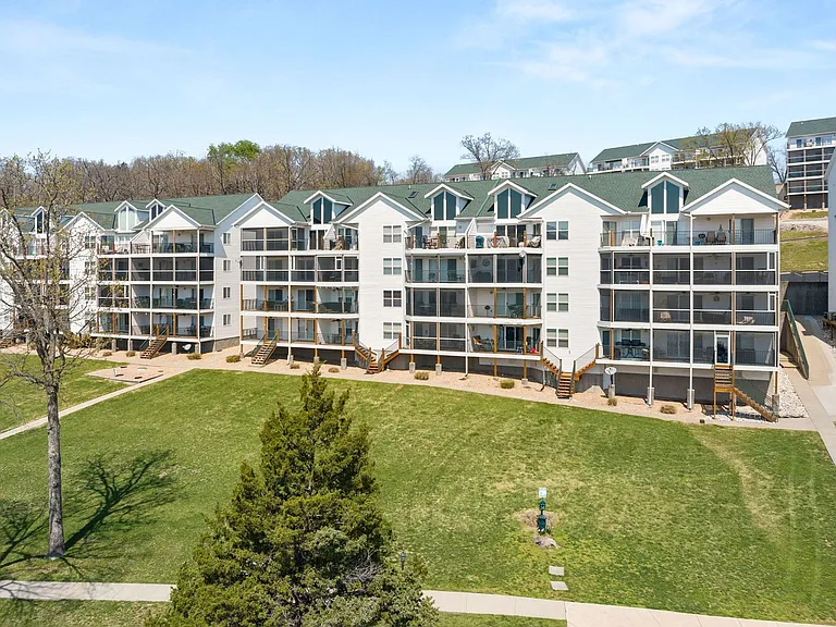 549 Park Place Dr #1D — Photo 2