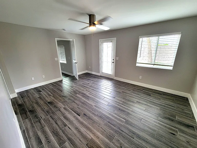 535 W 15th St — Photo 7