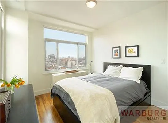 Sold by Warburg | media 8