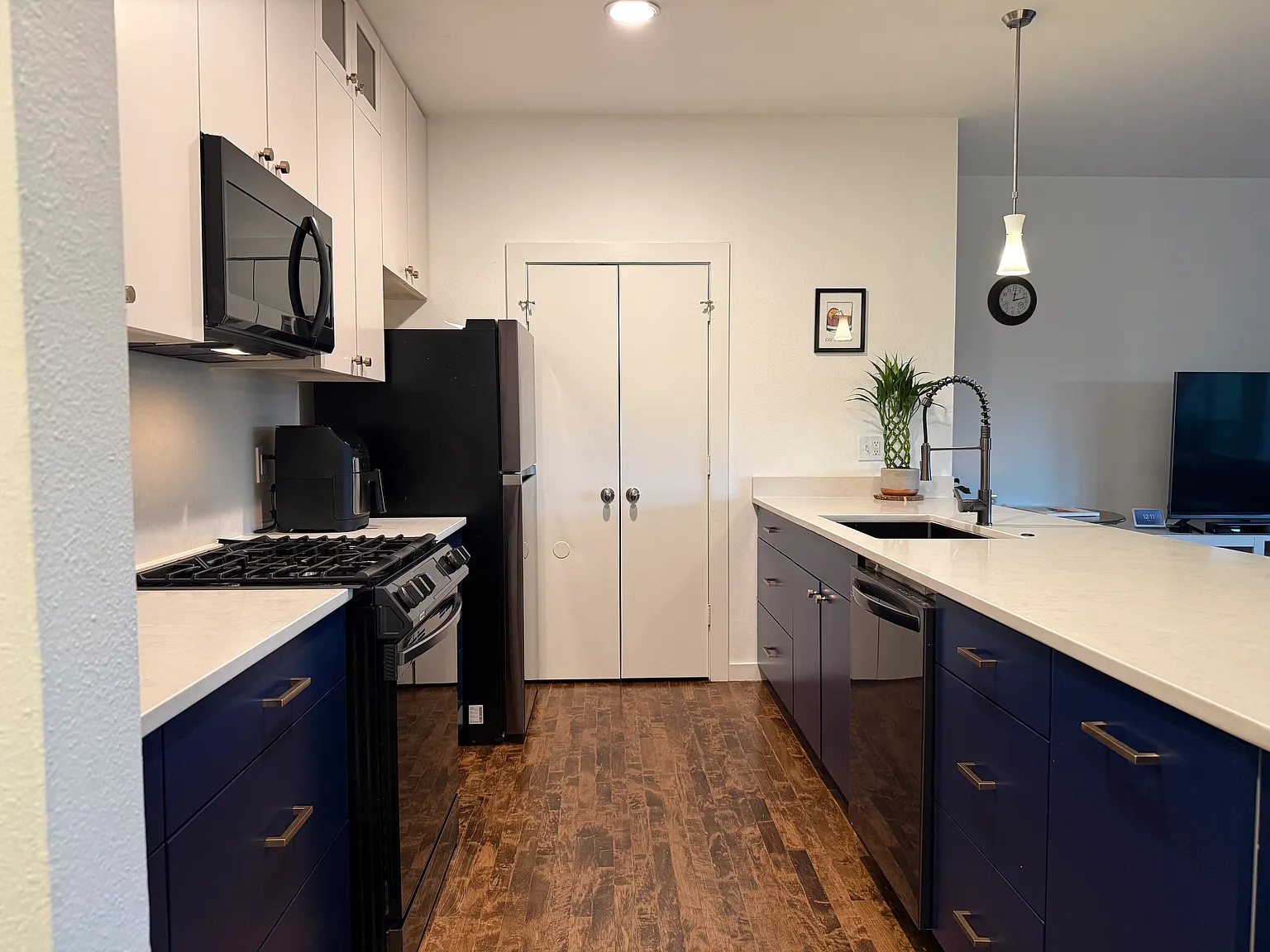 1 bed, 882 sqft, $1,875 — Photo 2