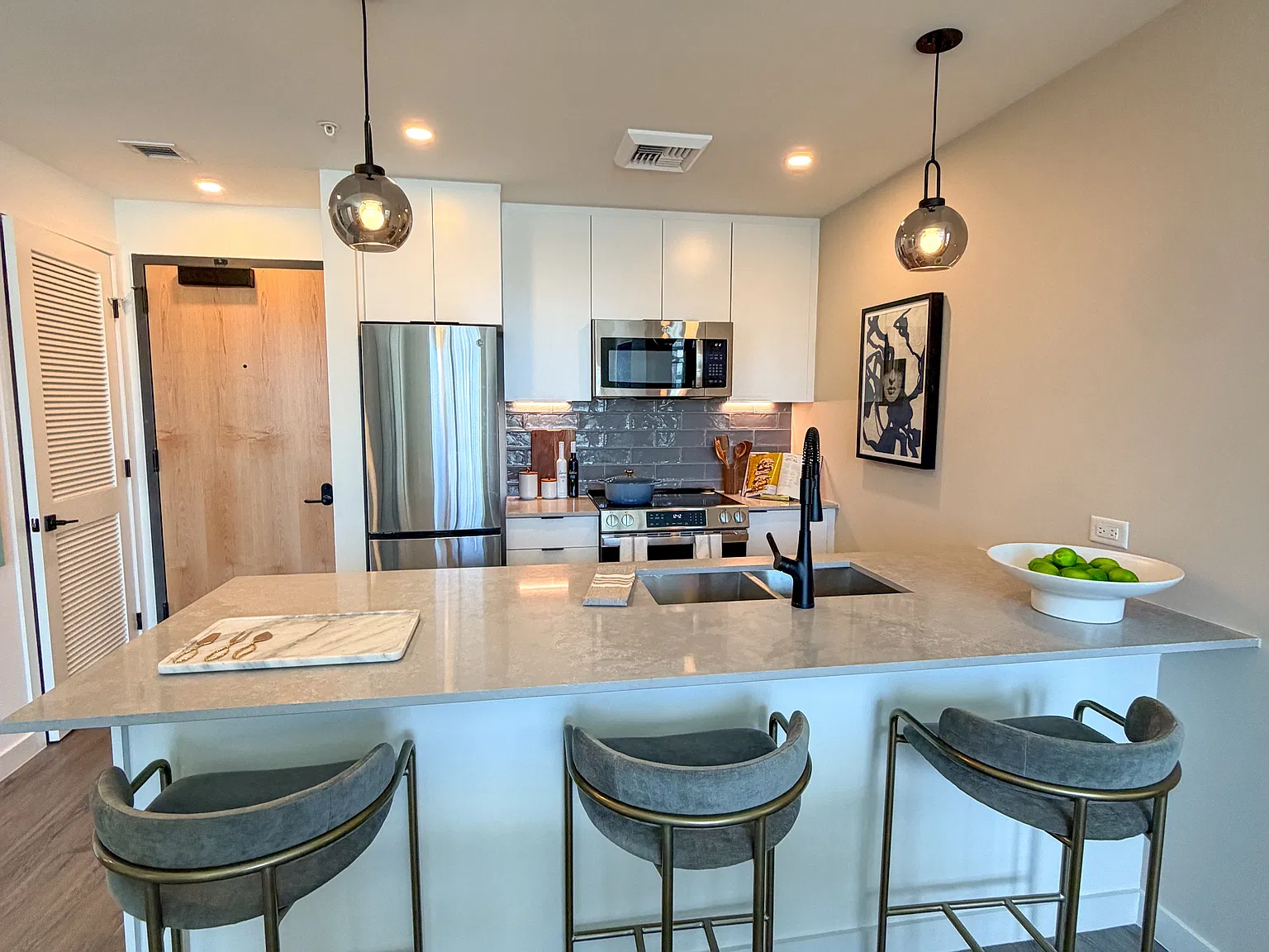 1 bed, 635 sqft, $2,345 — Photo 2