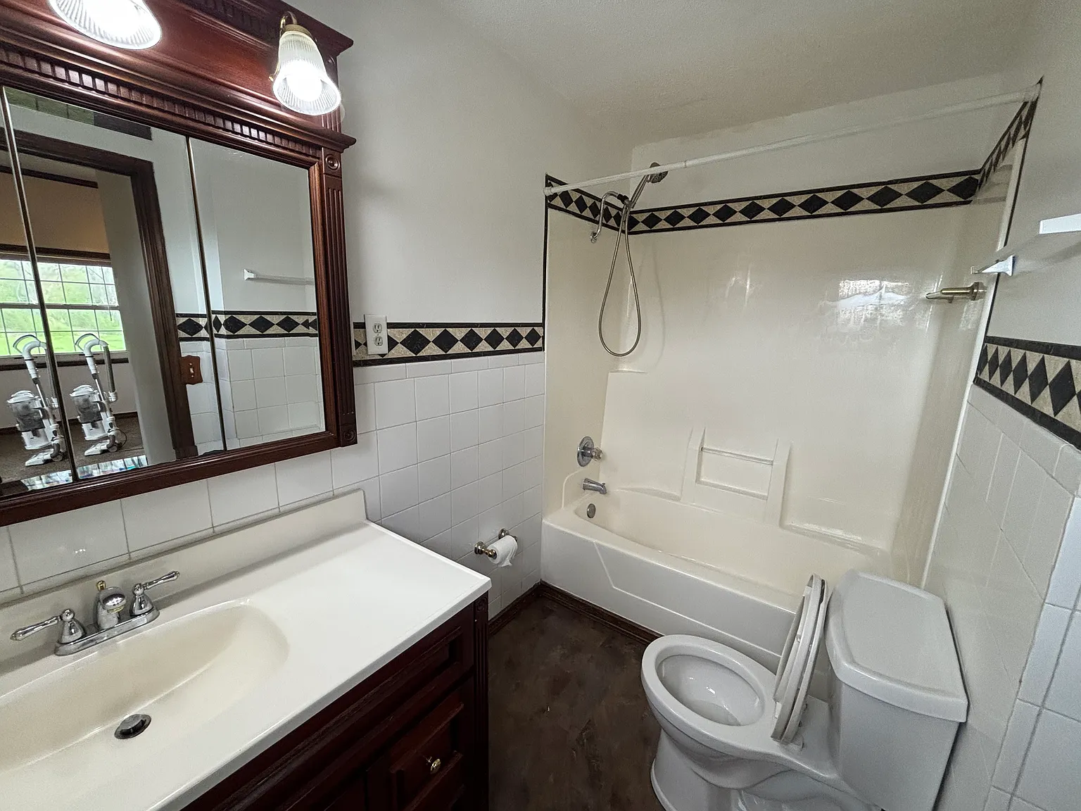 3 bed, 2300 sqft, $1,575 — Photo 4