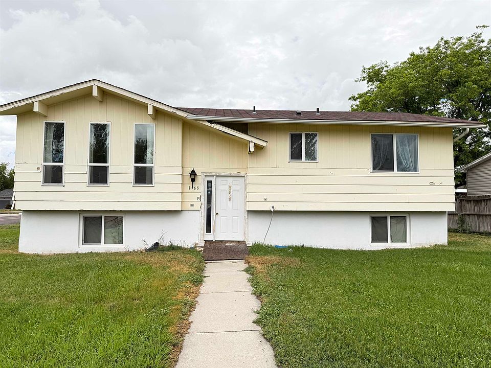 1st image of 1568 Sierra Dr