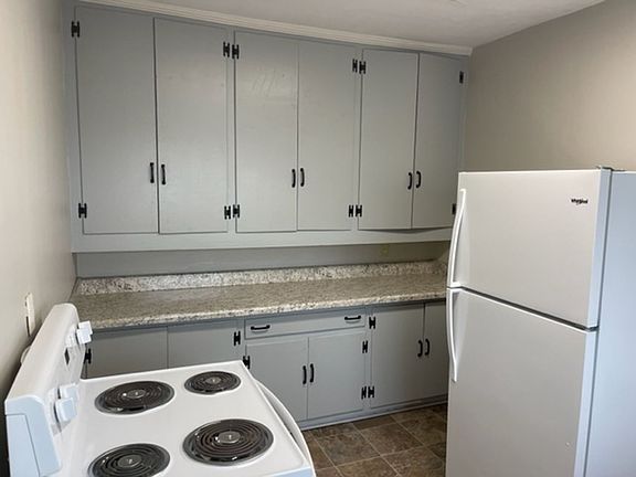 5th image of 415 Asbury St APT 3