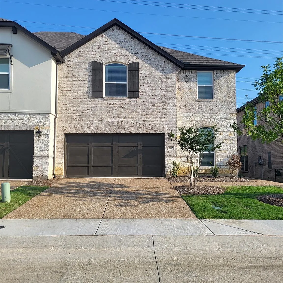 3 bed, 2498 sqft, $3,600 — Photo 2