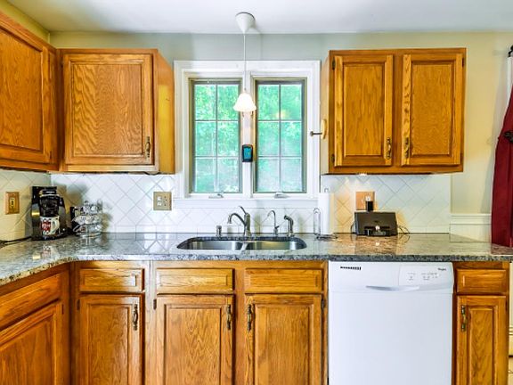 5th image of 6A Sheridan Dr #A