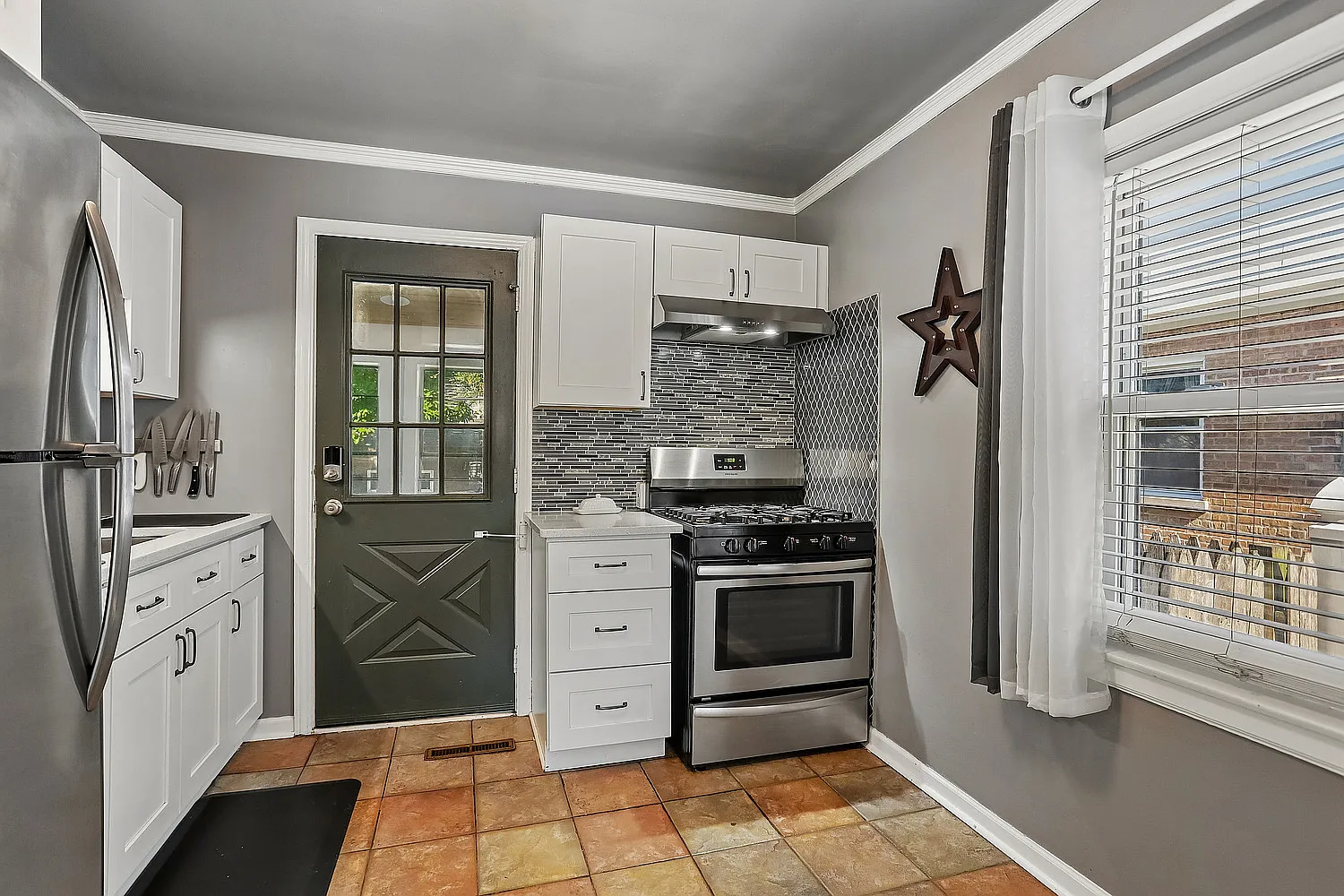 3 bed, 1900 sqft, $2,800 — Photo 4