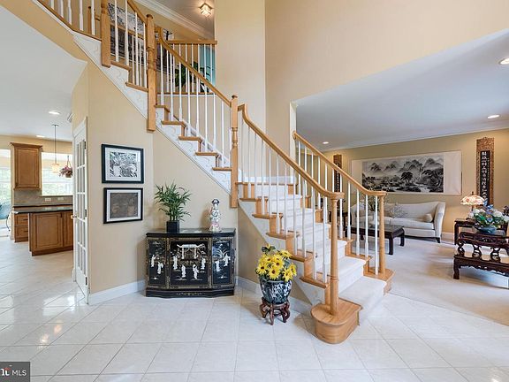 5th image of 285 Shelbourne Ln