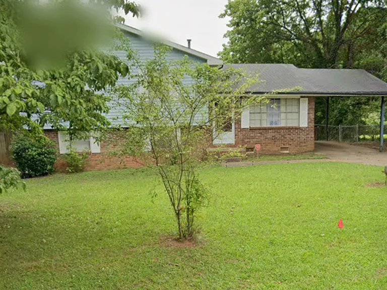 554 Wexwood Dr — Photo 2