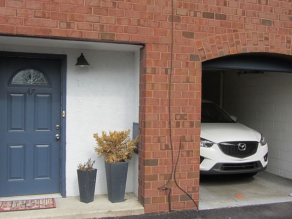 Exterior view 2 (garage side)