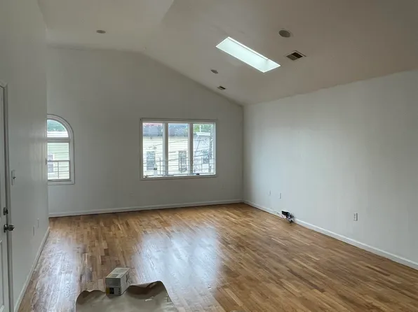 104 Clinton Avenue image 3 of 11