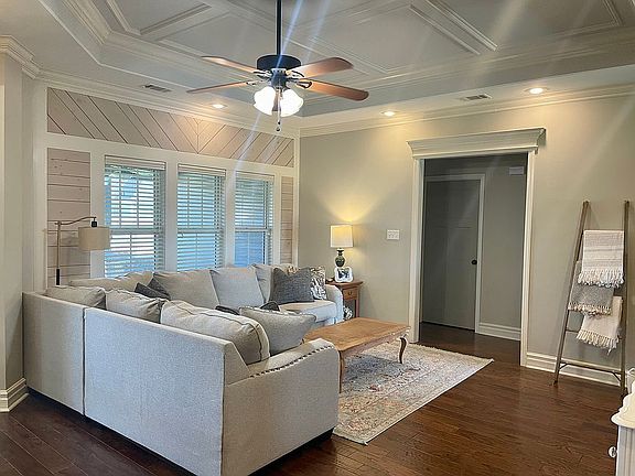 4th image of 4058 McKenzie Ln