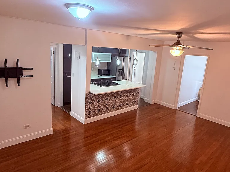 665 Thwaites Pl — Photo 1
